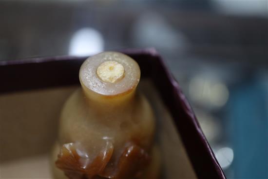 Sixteen assorted Chinese snuff bottles